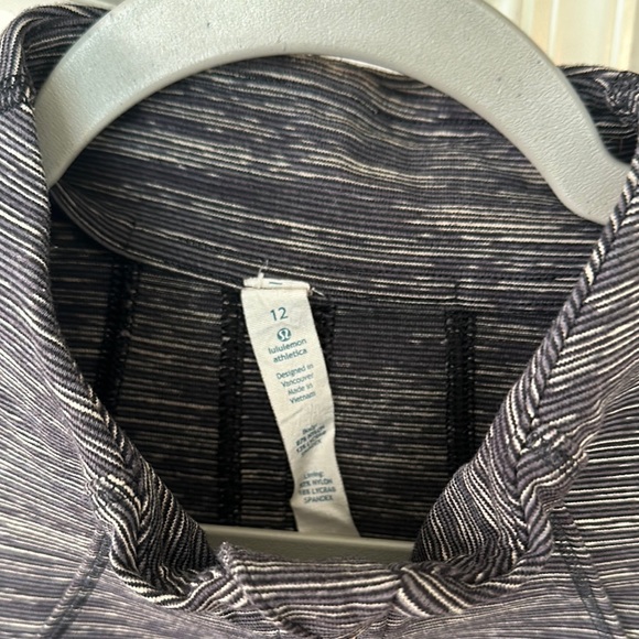 Lululemon Athletica Black Heathered Jacket - Picture 2 of 4